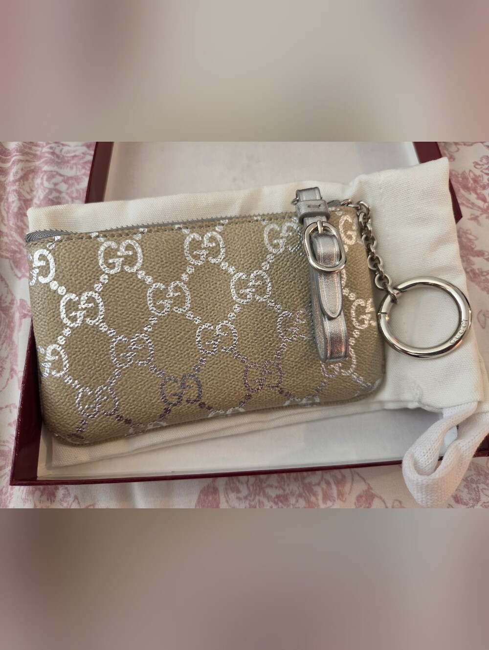 Gucci Small GG Emblem Shoulder Bag And Cardholder - Picture 10 of 14